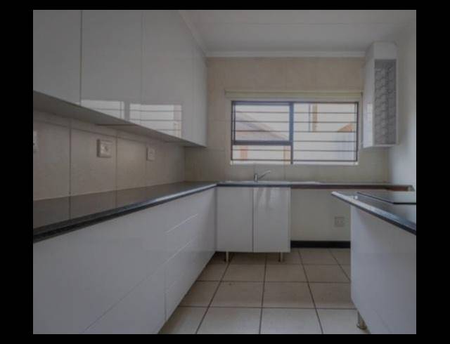 2 BEDROOM APARTMENT FOR SALE IN SUNNINGHILL